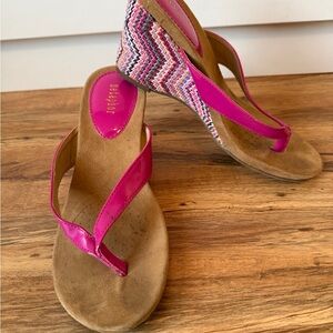Metaphor brand wedge thong sandals  pink strap multicolored chevron pattern 6.5